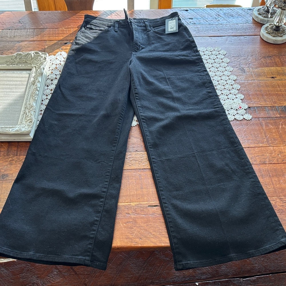 Joe's Jeans Classic Black High Rise Wide Leg  Ankle Jeans Size 26. NEW With Tags
